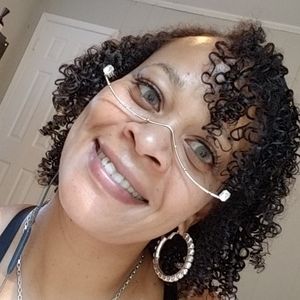 Meet your Posher, Leigh